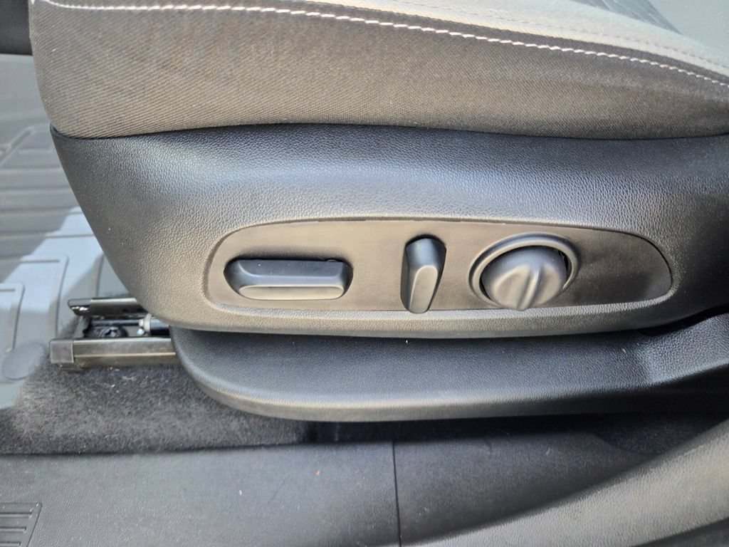 Used 2021 Chevrolet Equinox LS w/ LS Convenience Package FWD image 6