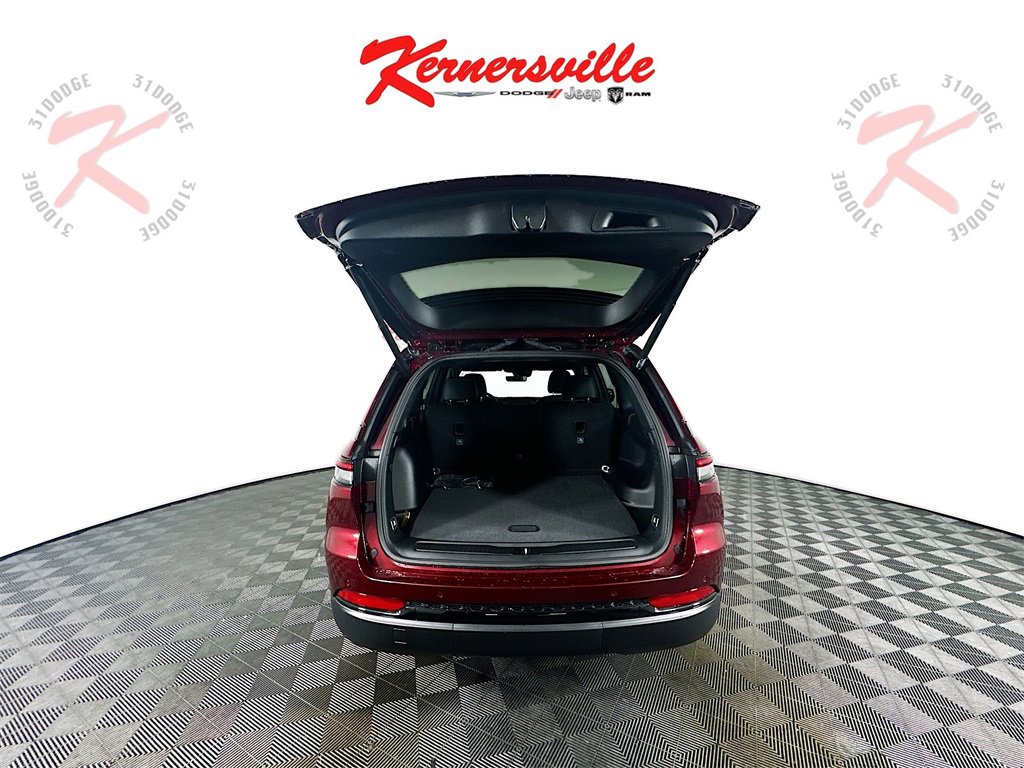 New 2025 Jeep Grand Cherokee Altitude image 15