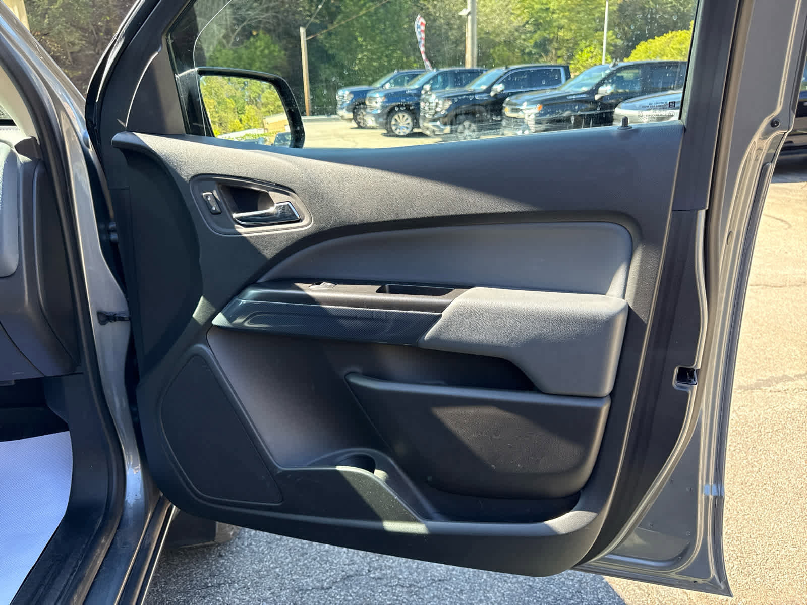 Used 2022 Chevrolet Colorado Z71 w/ LPO, Bed Guard Package image 27