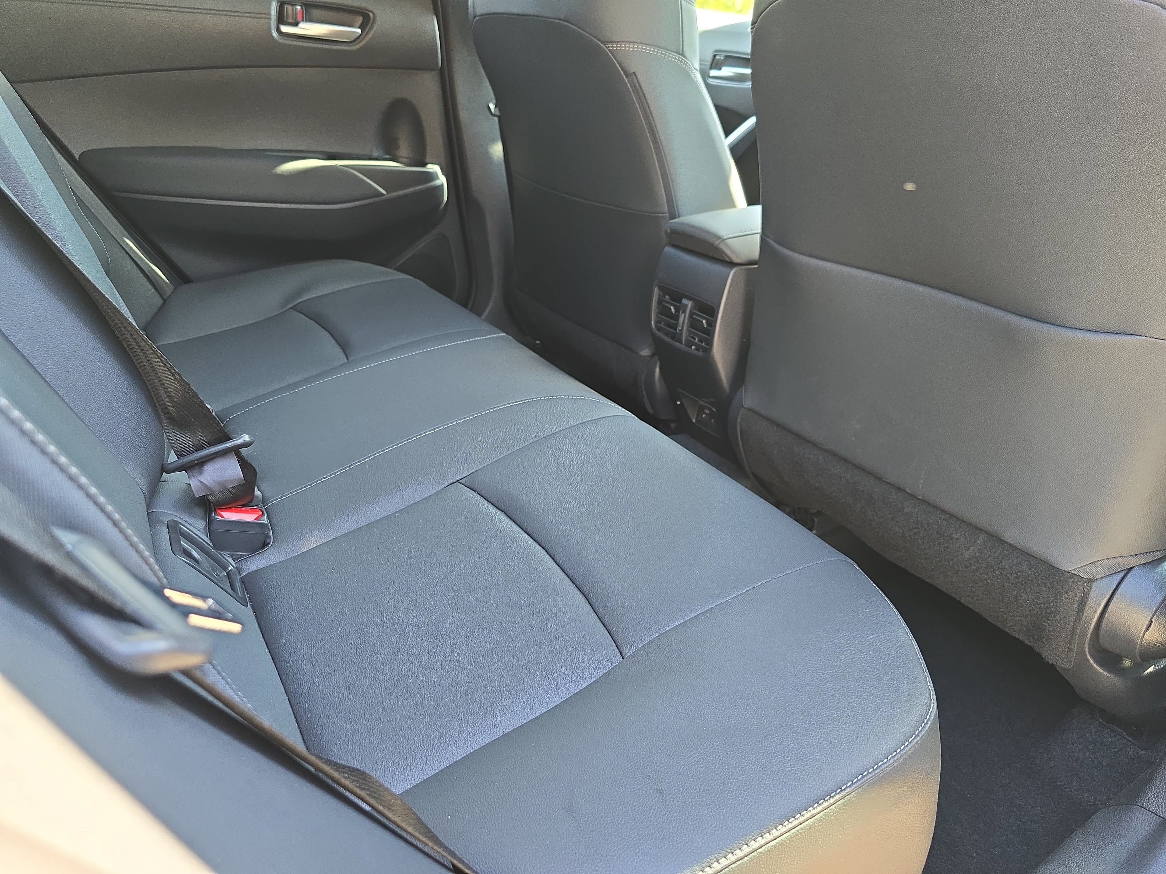 Used 2025 Toyota Corolla Cross XLE w/ Convenience Package image 11