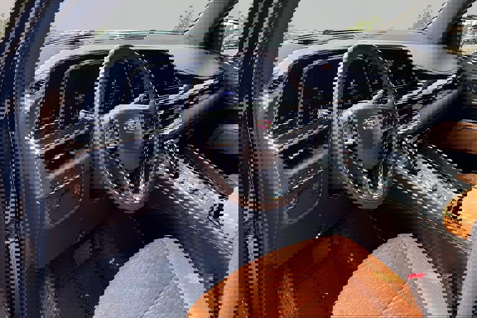 Used 2023 Cadillac Escalade Premium Luxury image 14