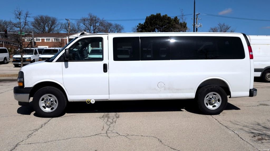 Used 2025 Chevrolet Express 3500 LT w/ LT Preferred Equipment Group image 4