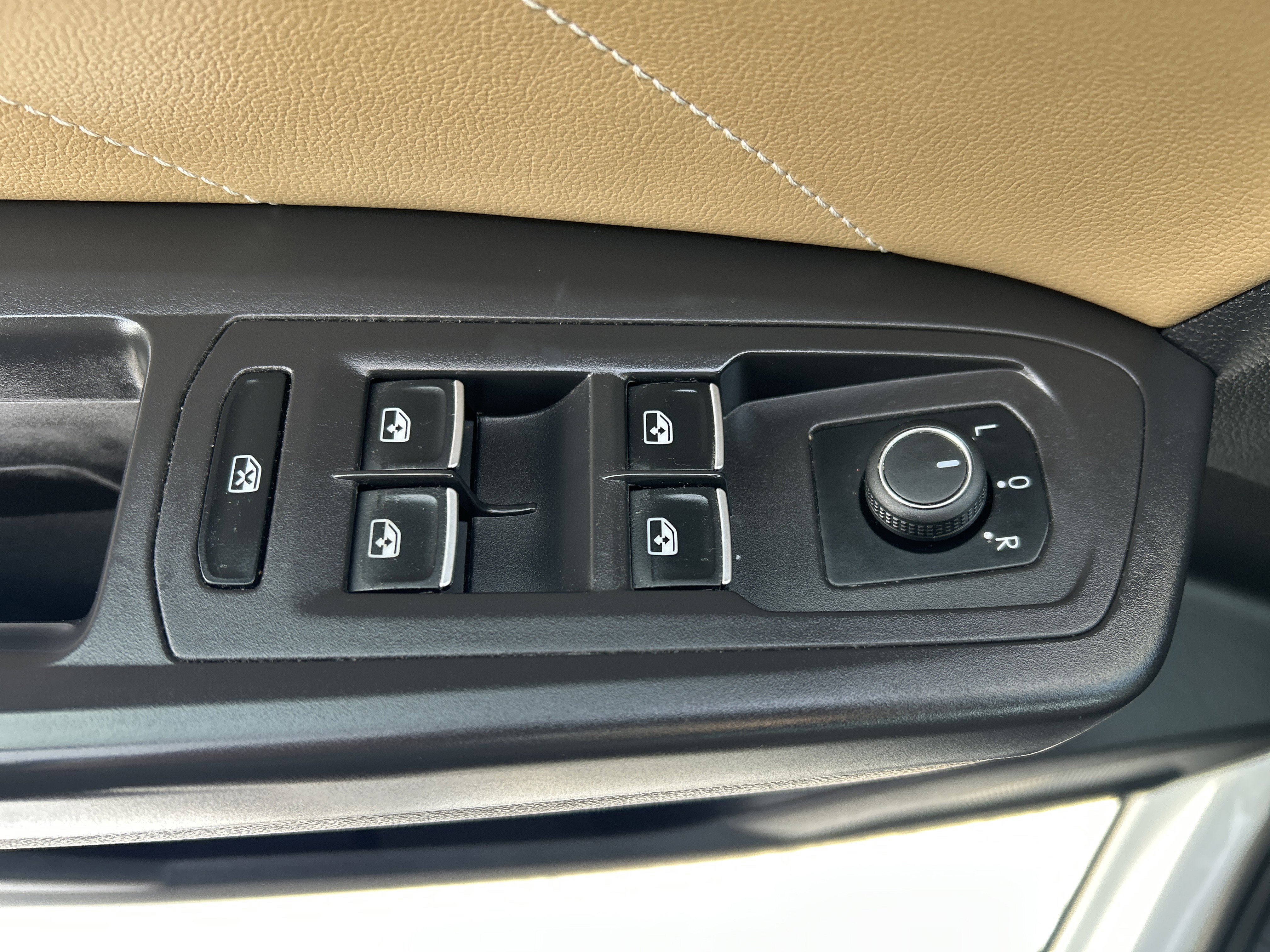 Used 2023 Volkswagen Atlas Cross Sport SE image 11