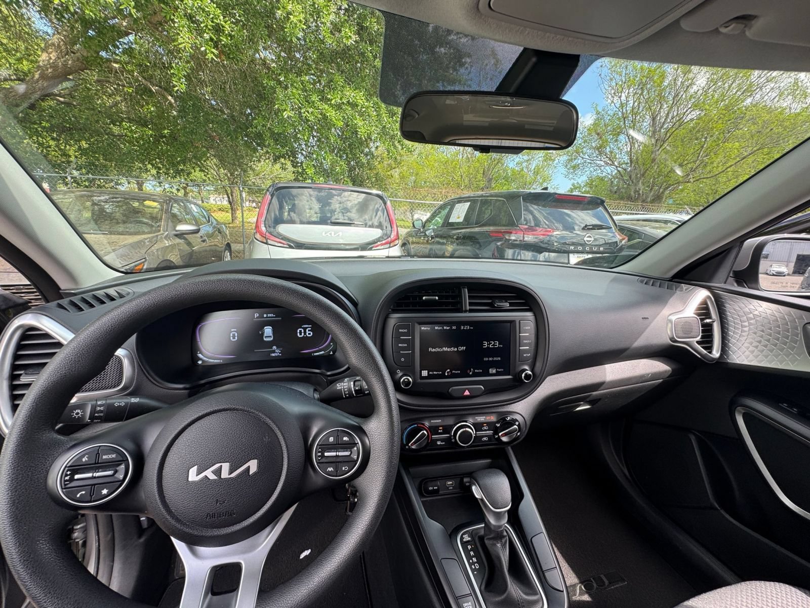 Used 2025 Kia Soul LX w/ LX Technology Package FWD image 31