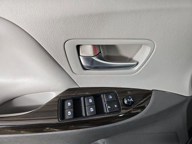 Used 2015 Toyota Sienna XLE image 12