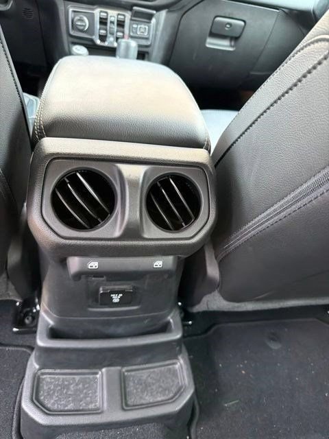 Used 2022 Jeep Wrangler Unlimited Sahara w/ Cold Weather Group AWD/4WD image 8