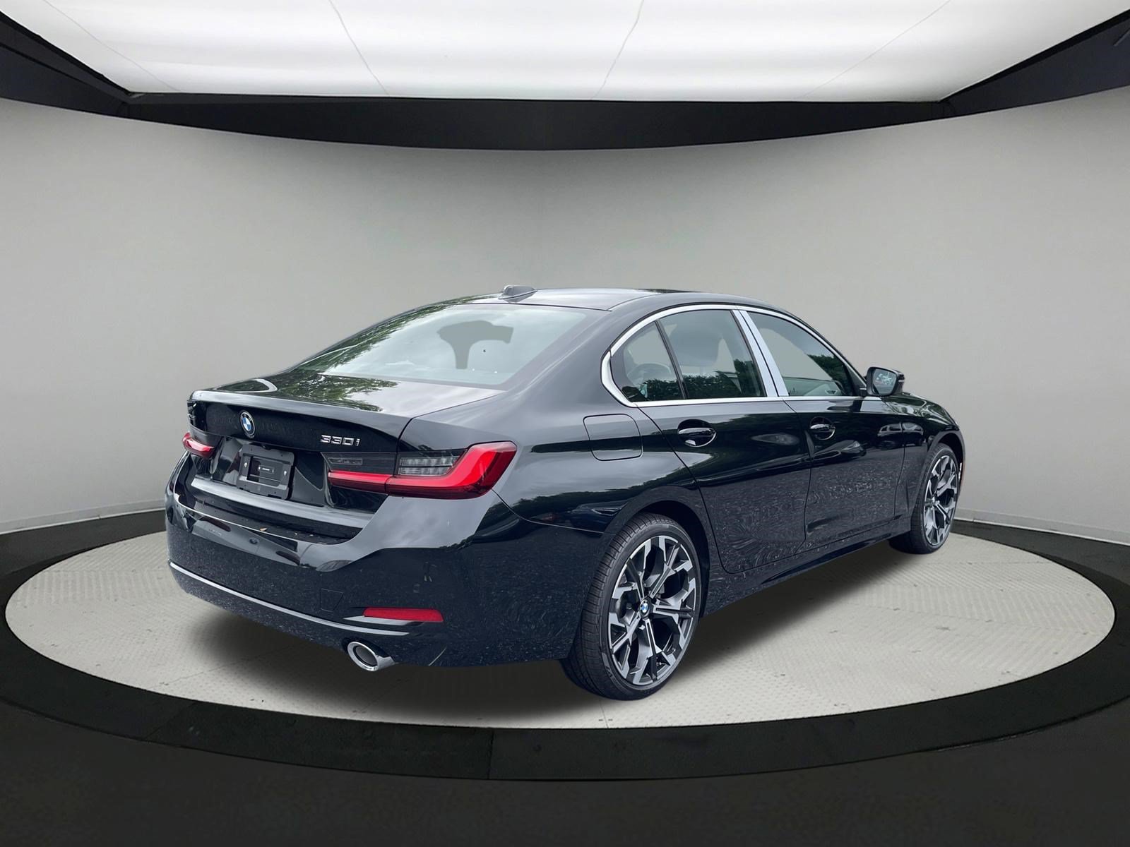 Used 2026 BMW 330i xDrive Sedan w/ Premium Package AWD/4WD image 7