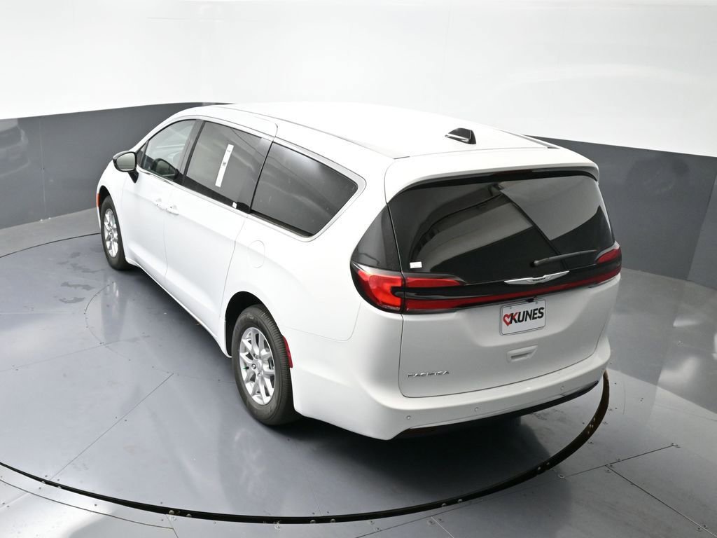 New 2026 Chrysler Pacifica Select image 44