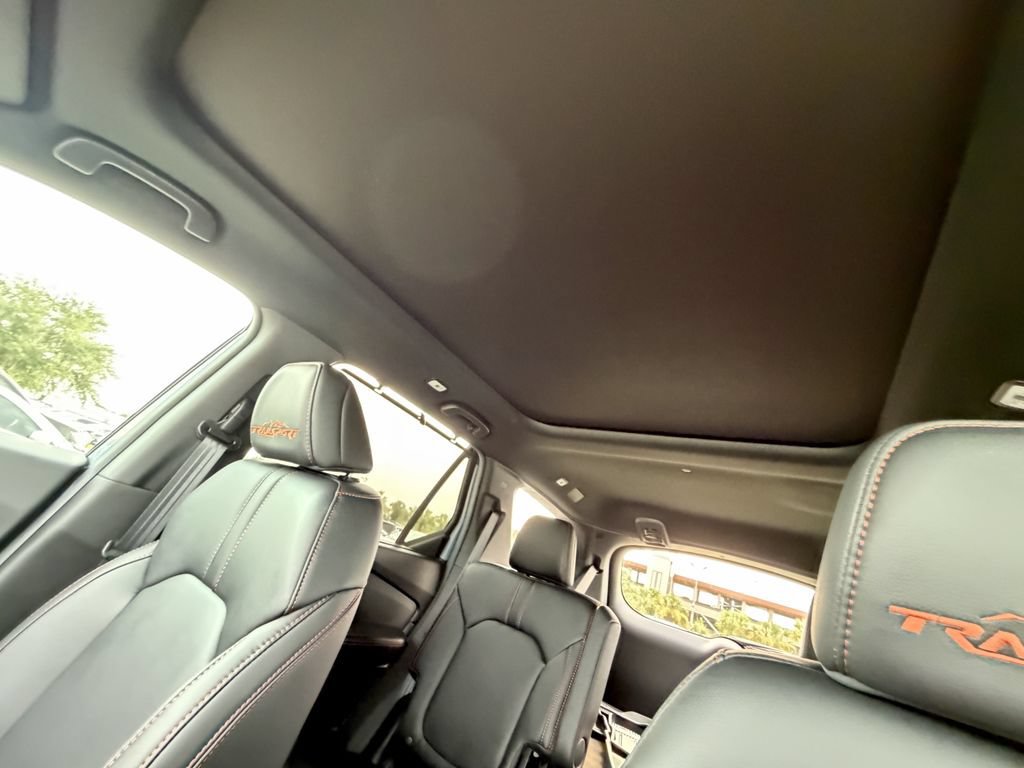 Used 2025 Honda Pilot TrailSport image 31