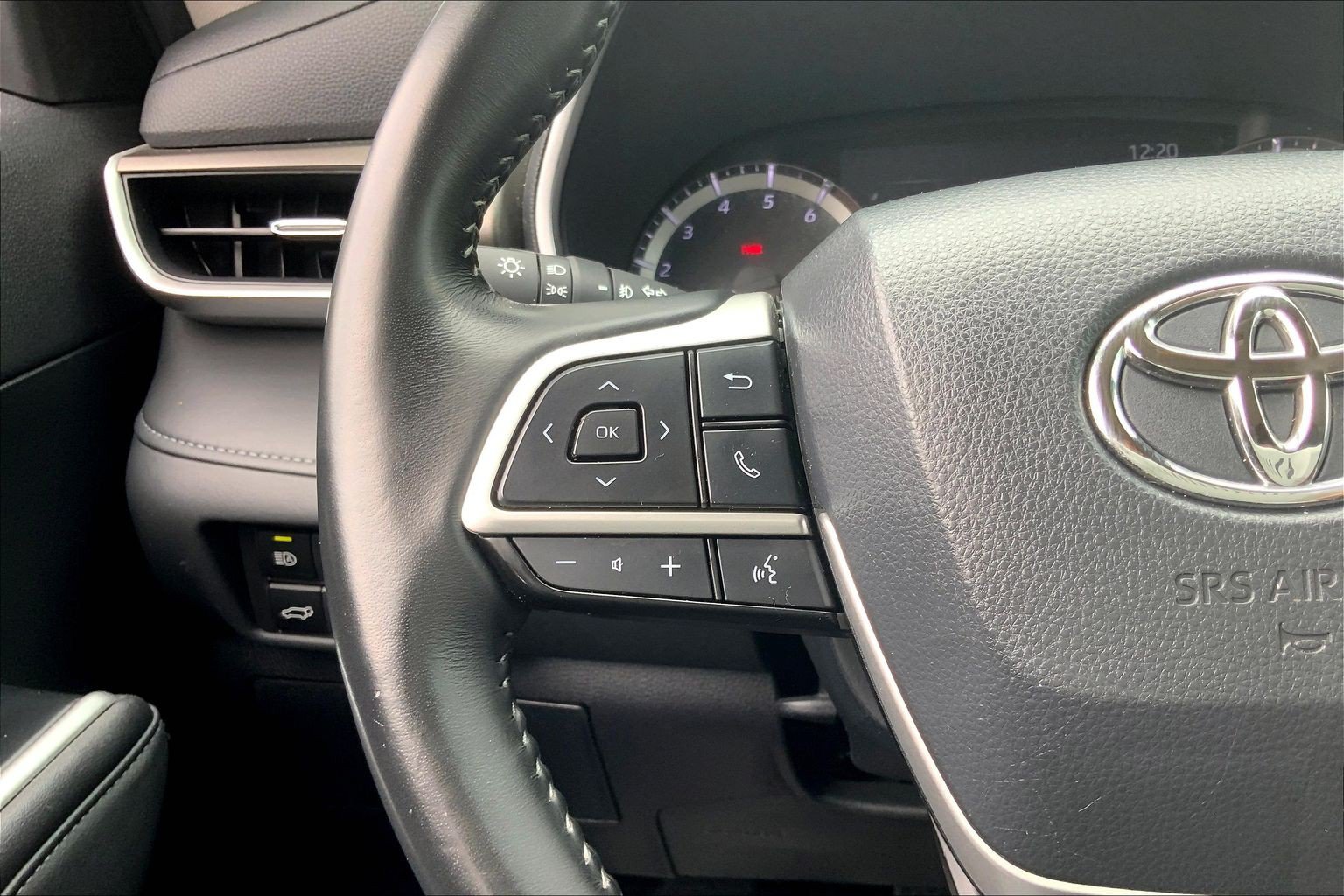 Used 2023 Toyota Highlander XLE AWD/4WD image 23