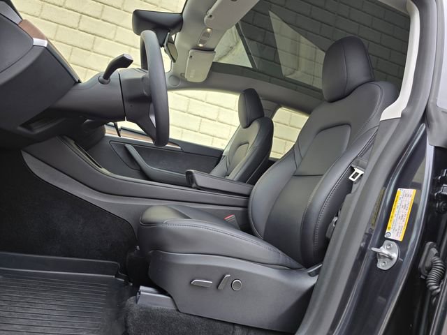 Used 2024 Tesla Model Y Long Range AWD/4WD image 18