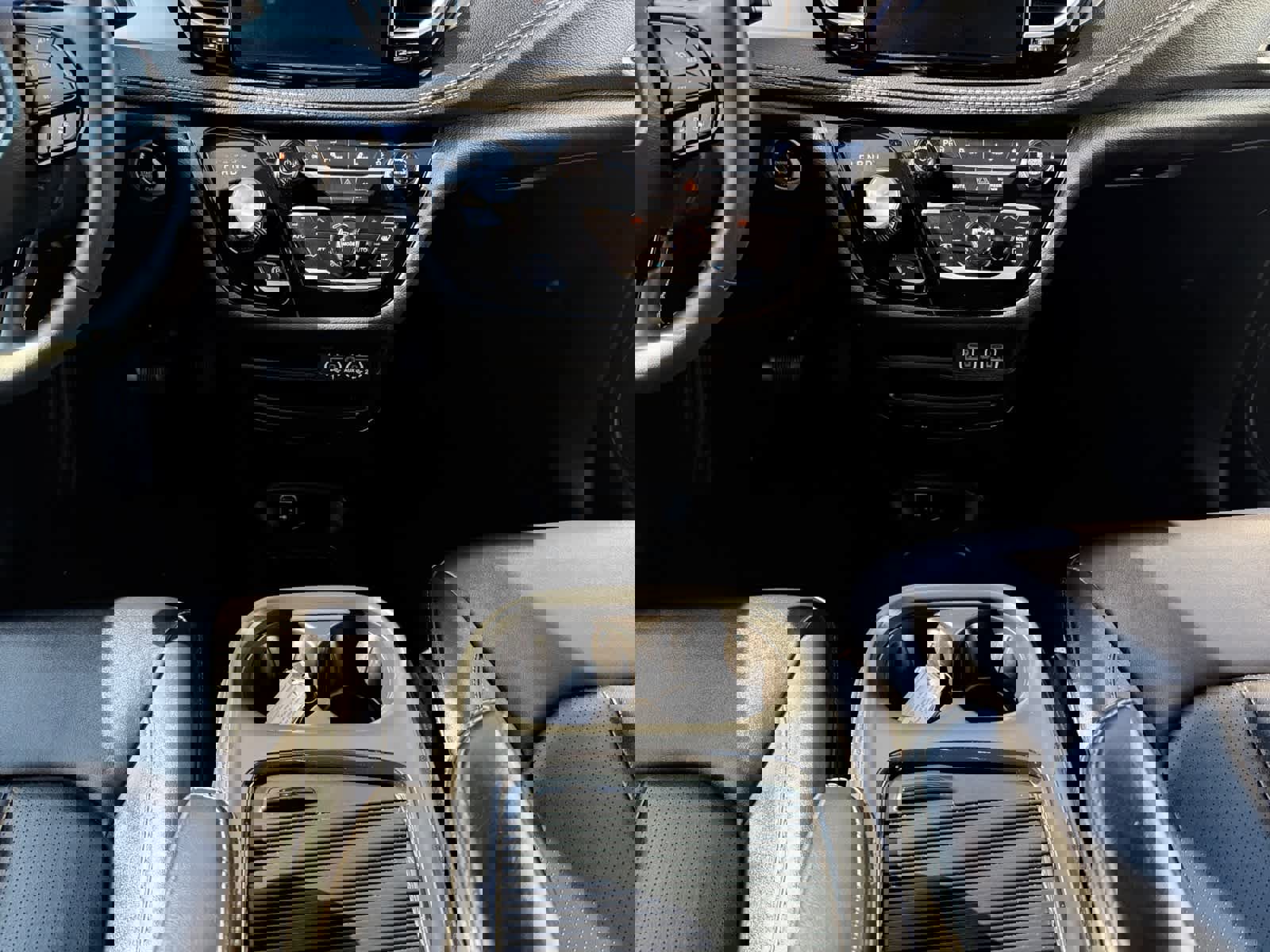 Used 2024 Chrysler Pacifica Limited image 10