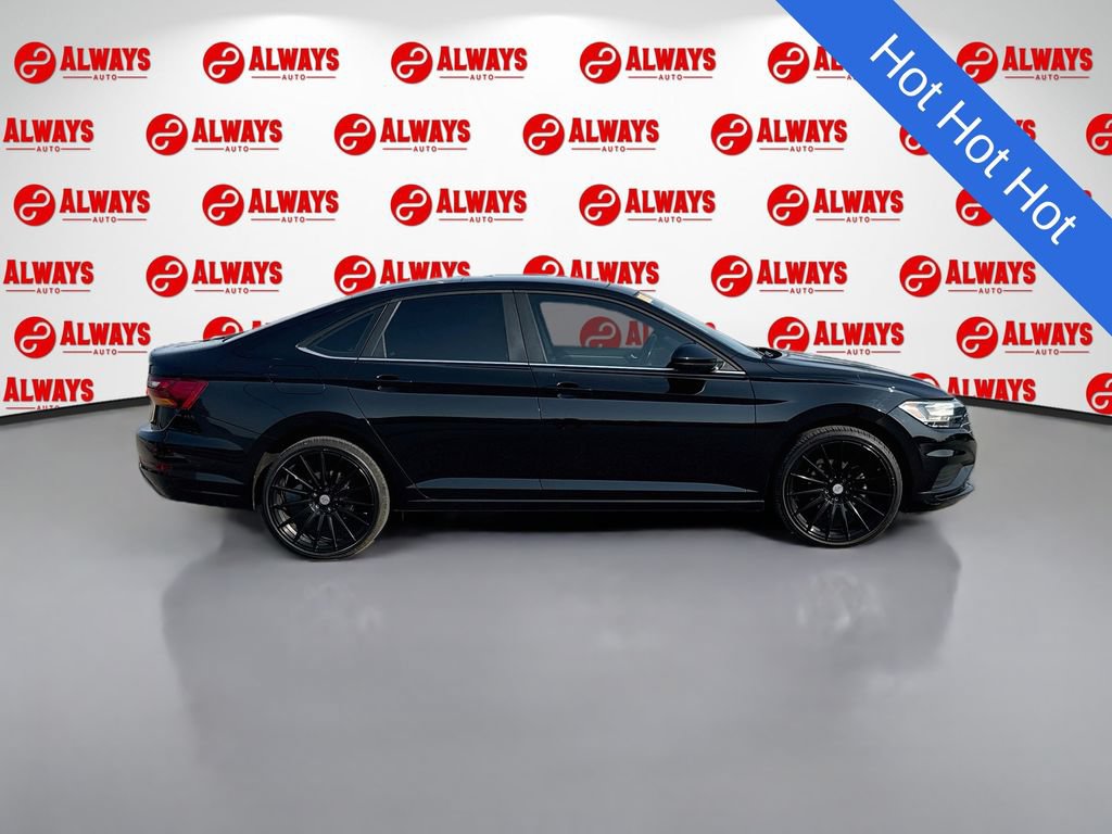 Used 2019 Volkswagen Jetta SE w/ Cold Weather Package FWD image 4