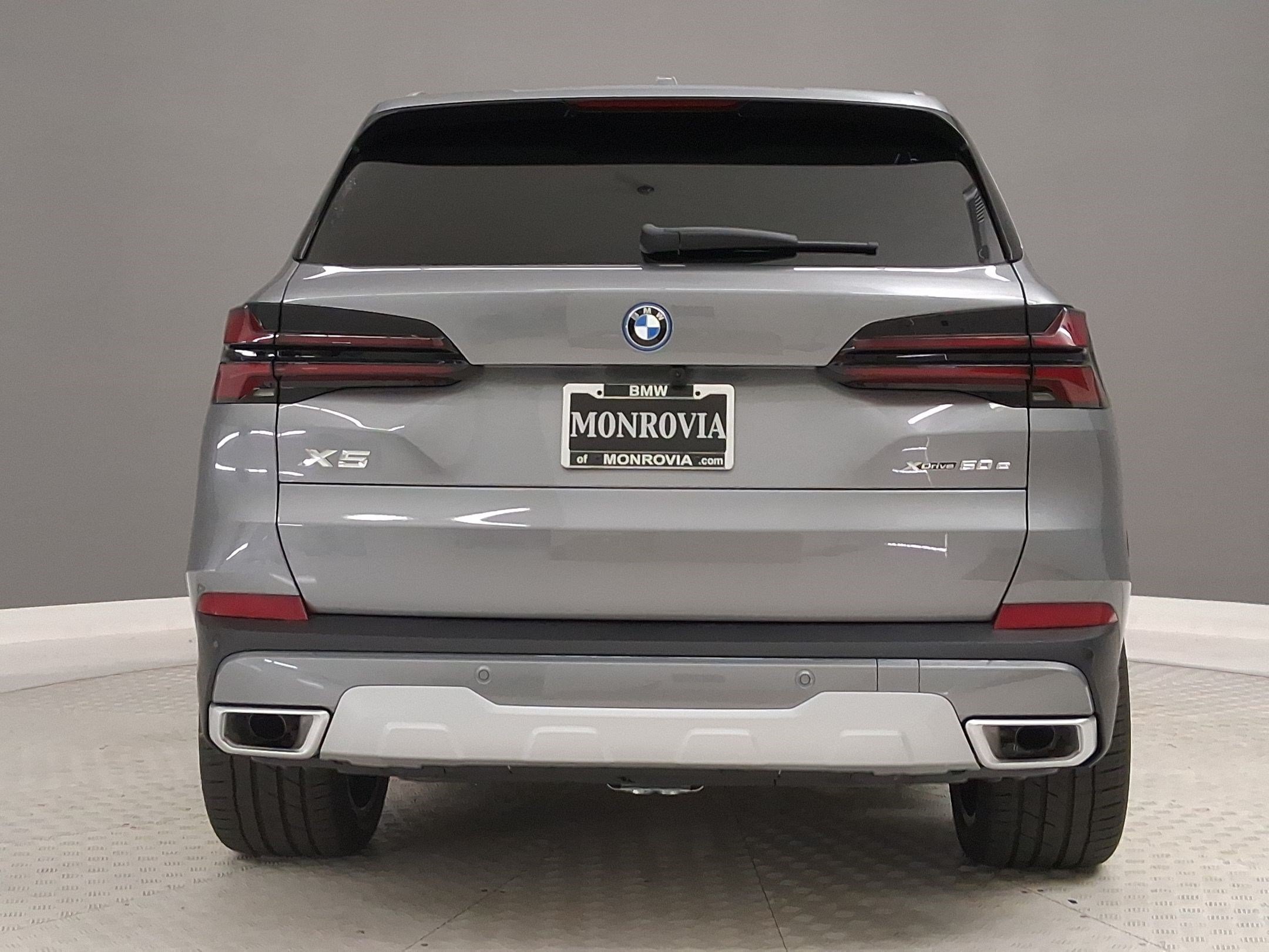 New 2026 BMW X5 xDrive50e w/ Premium Package AWD/4WD image 8