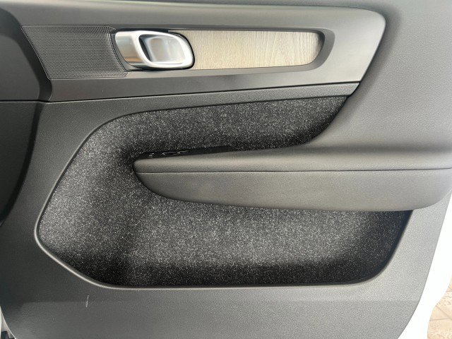 Used 2019 Volvo XC40 T5 Inscription image 17