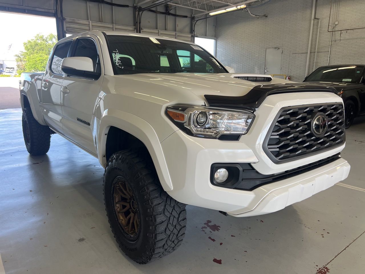 Used 2020 Toyota Tacoma TRD Sport AWD/4WD image 2