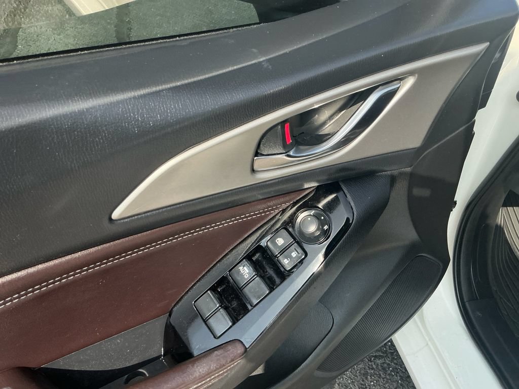 Used 2018 MAZDA MAZDA3 Touring FWD image 16