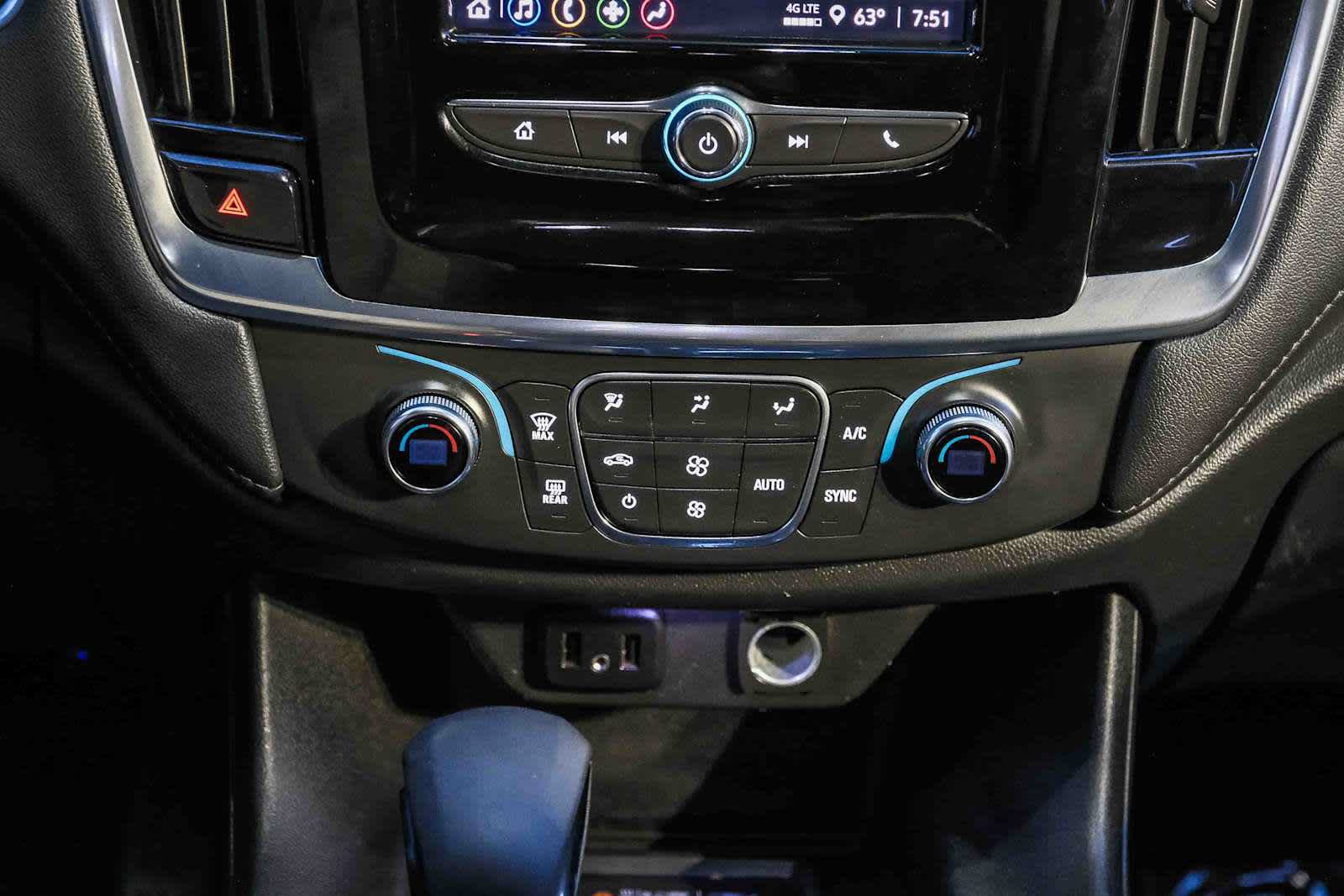 Used 2023 Chevrolet Traverse LT FWD image 16