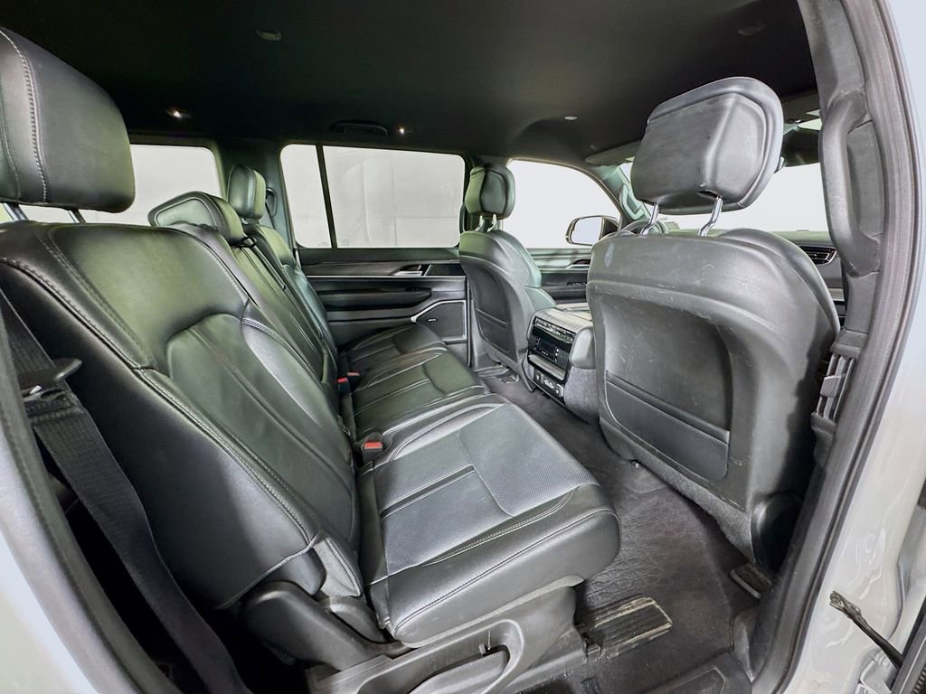 Used 2024 Jeep Wagoneer Series II w/ Flexible Seating Group RWD image 29