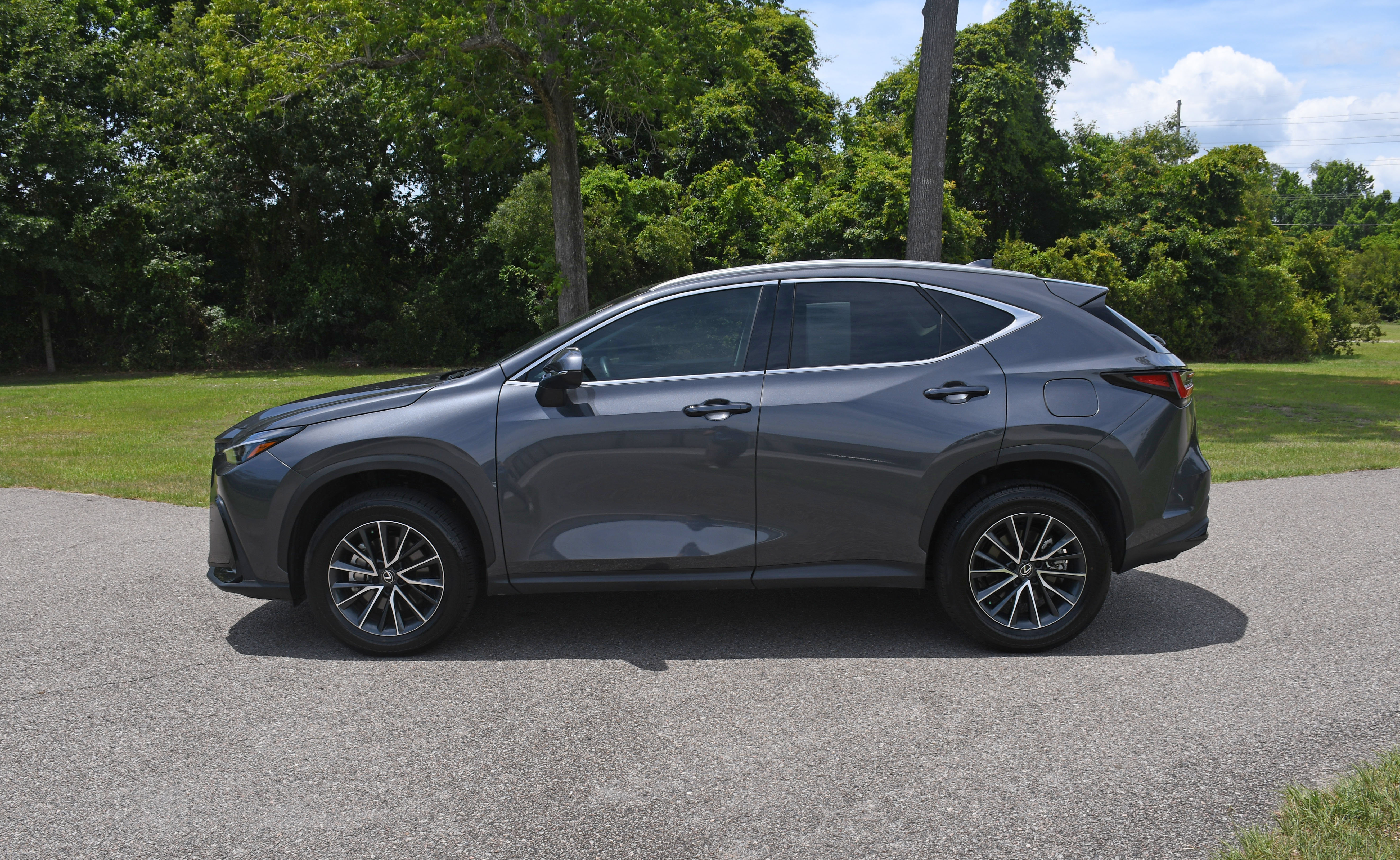 Used 2025 Lexus NX 250 FWD w/ Premium Package image 2