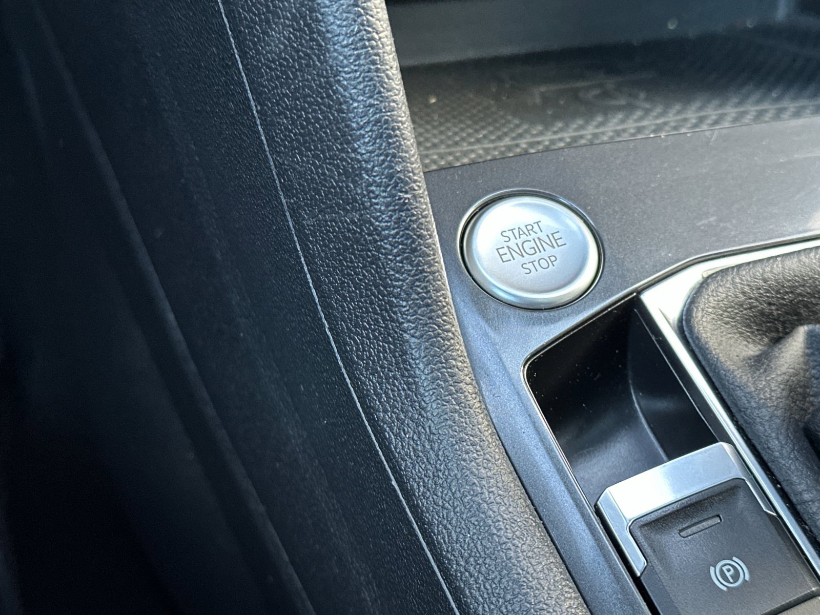 Used 2022 Volkswagen Tiguan SE R-Line image 22