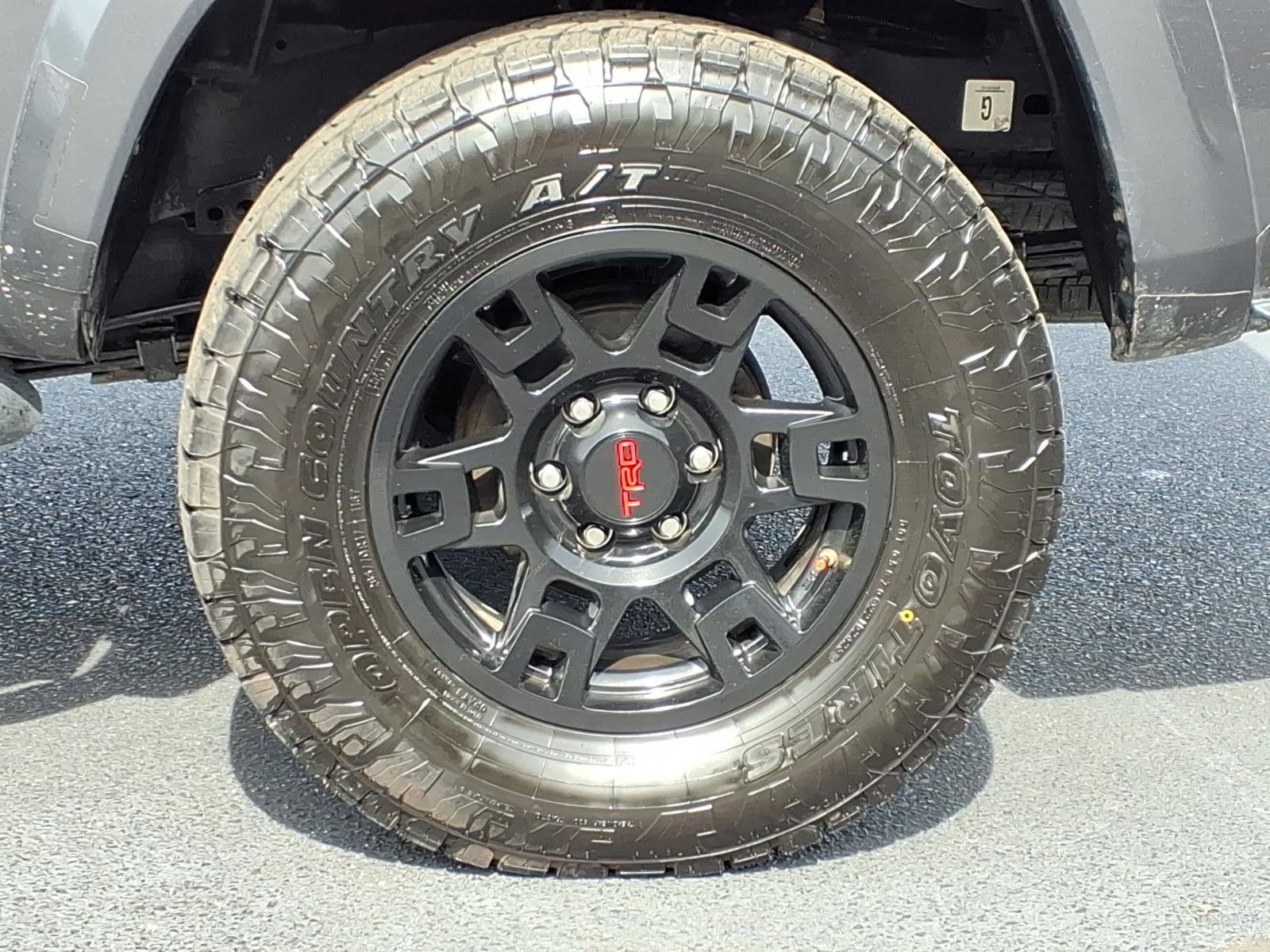 Used 2017 Toyota Tacoma TRD Sport w/ Premium & Technology Package image 9