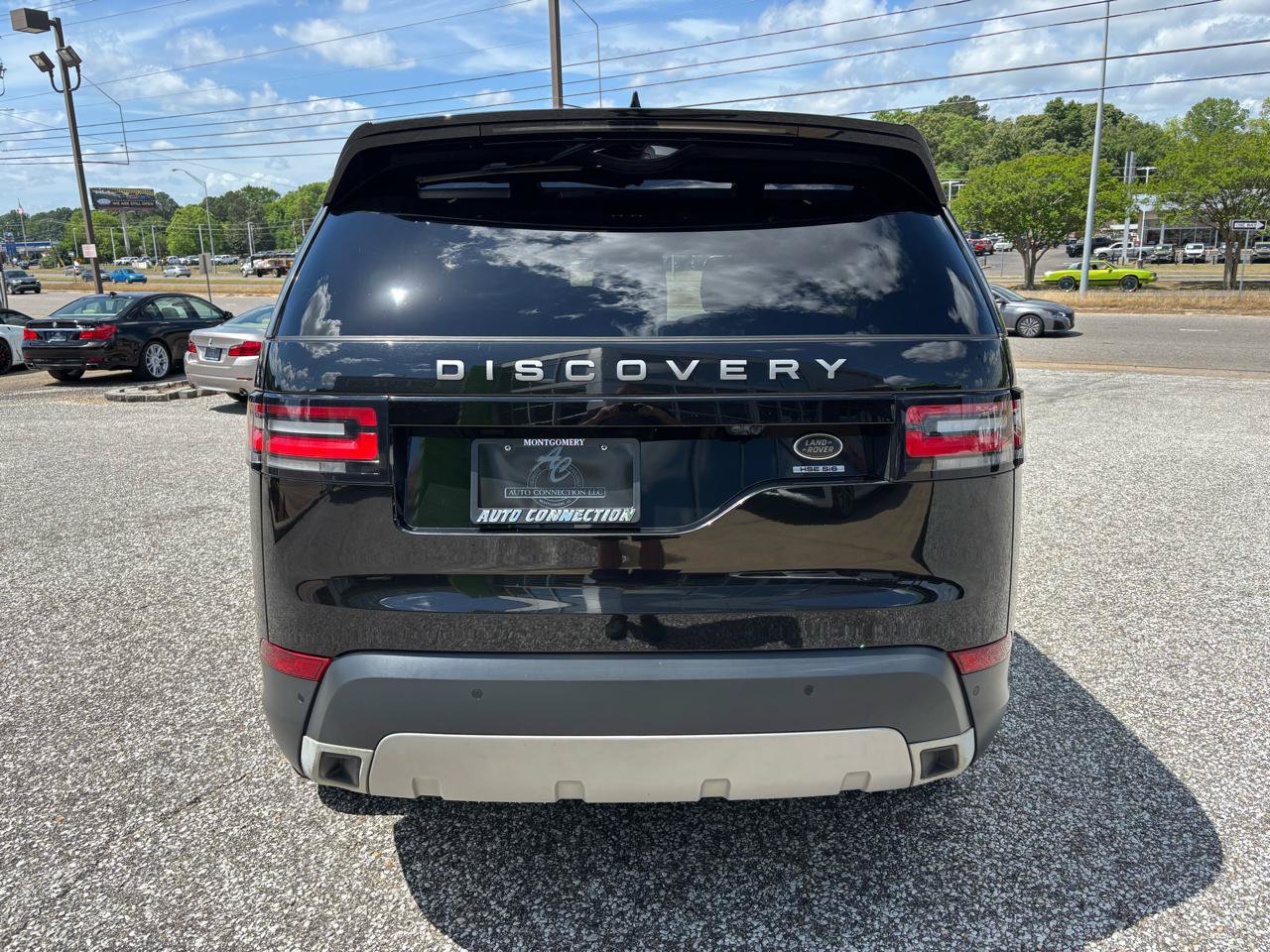Used 2017 Land Rover Discovery HSE AWD/4WD image 4
