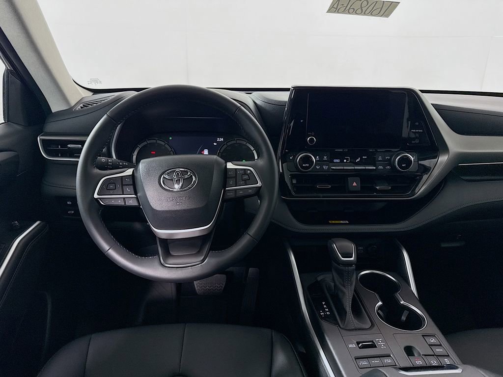 Certified 2024 Toyota Highlander XLE image 22