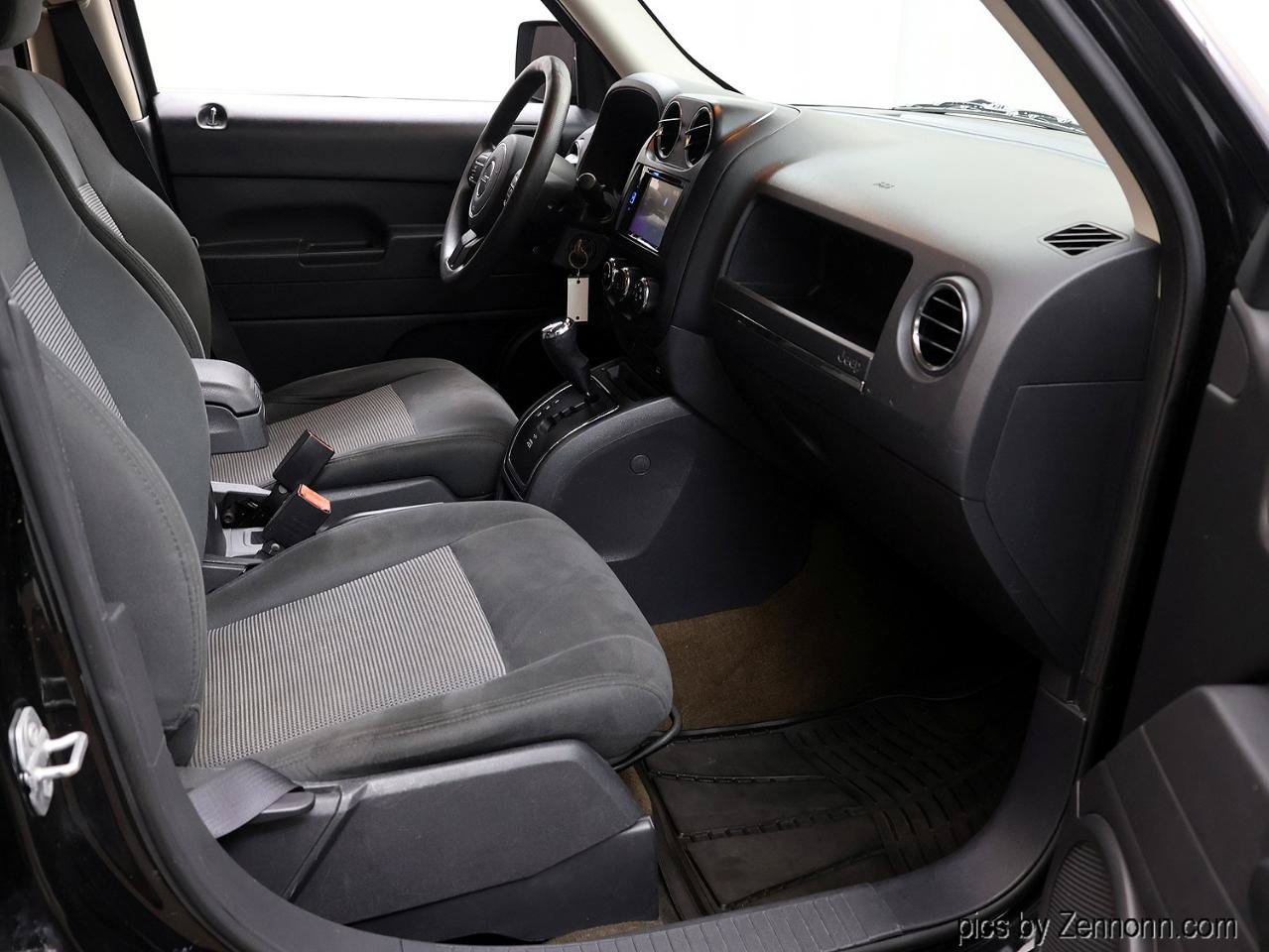 Used 2017 Jeep Patriot Sport FWD image 29