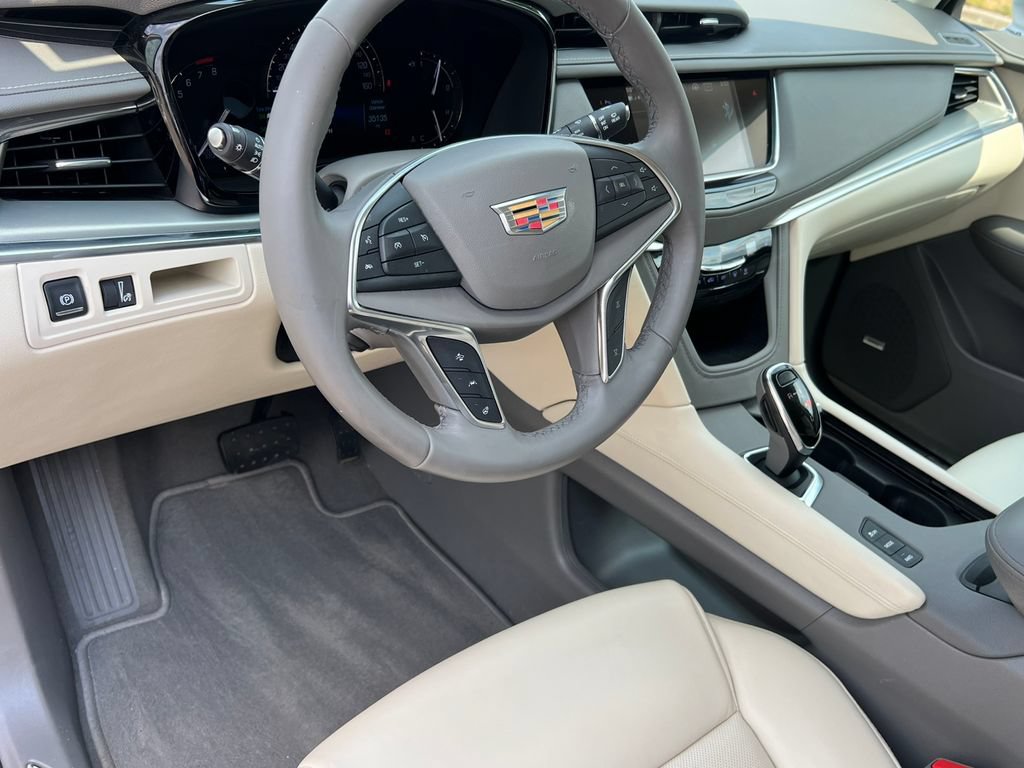 Used 2018 Cadillac XT5 Luxury w/ Driver Awareness Package AWD/4WD image 16