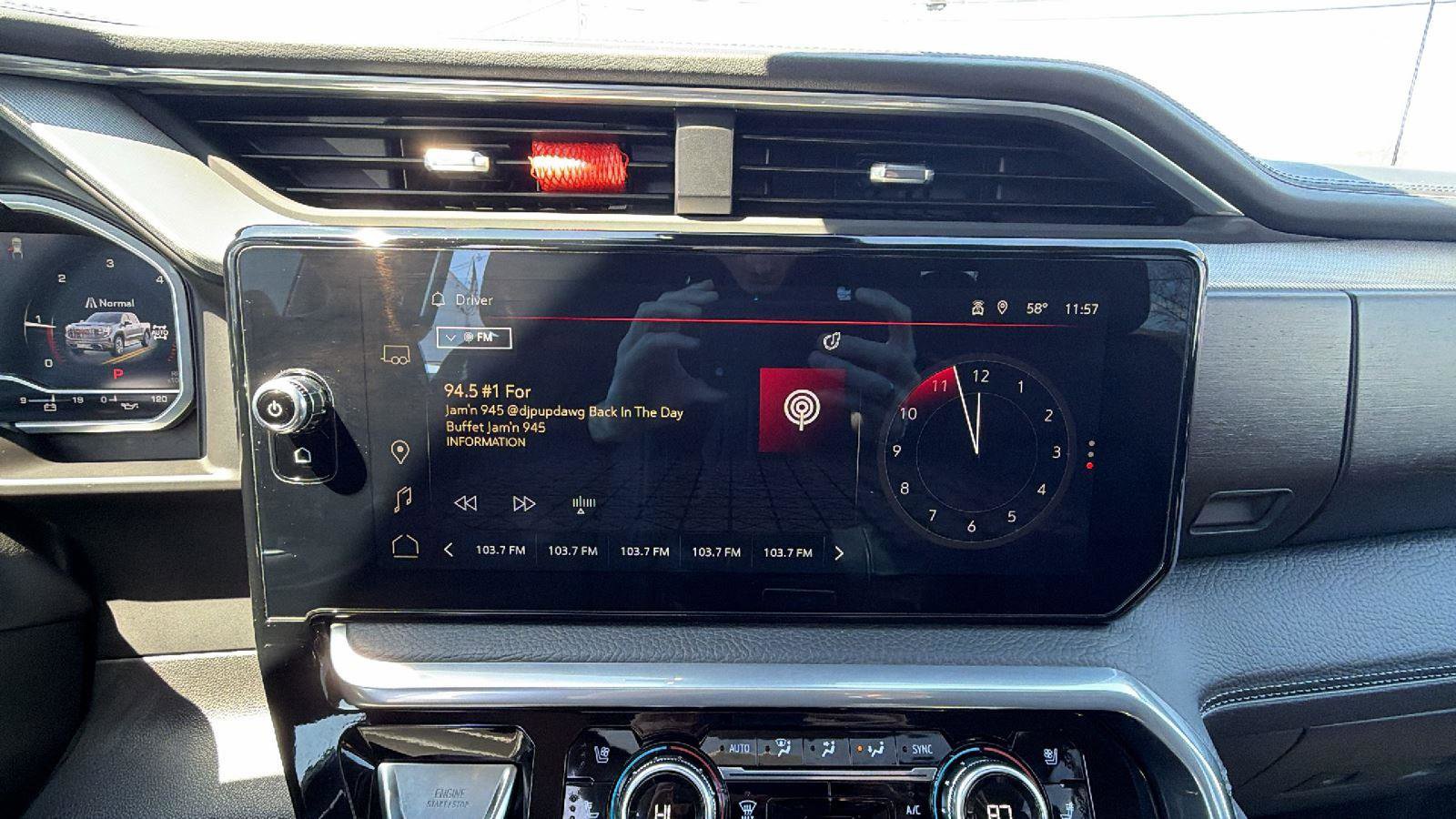 Used 2023 GMC Sierra 1500 Denali AWD/4WD image 26