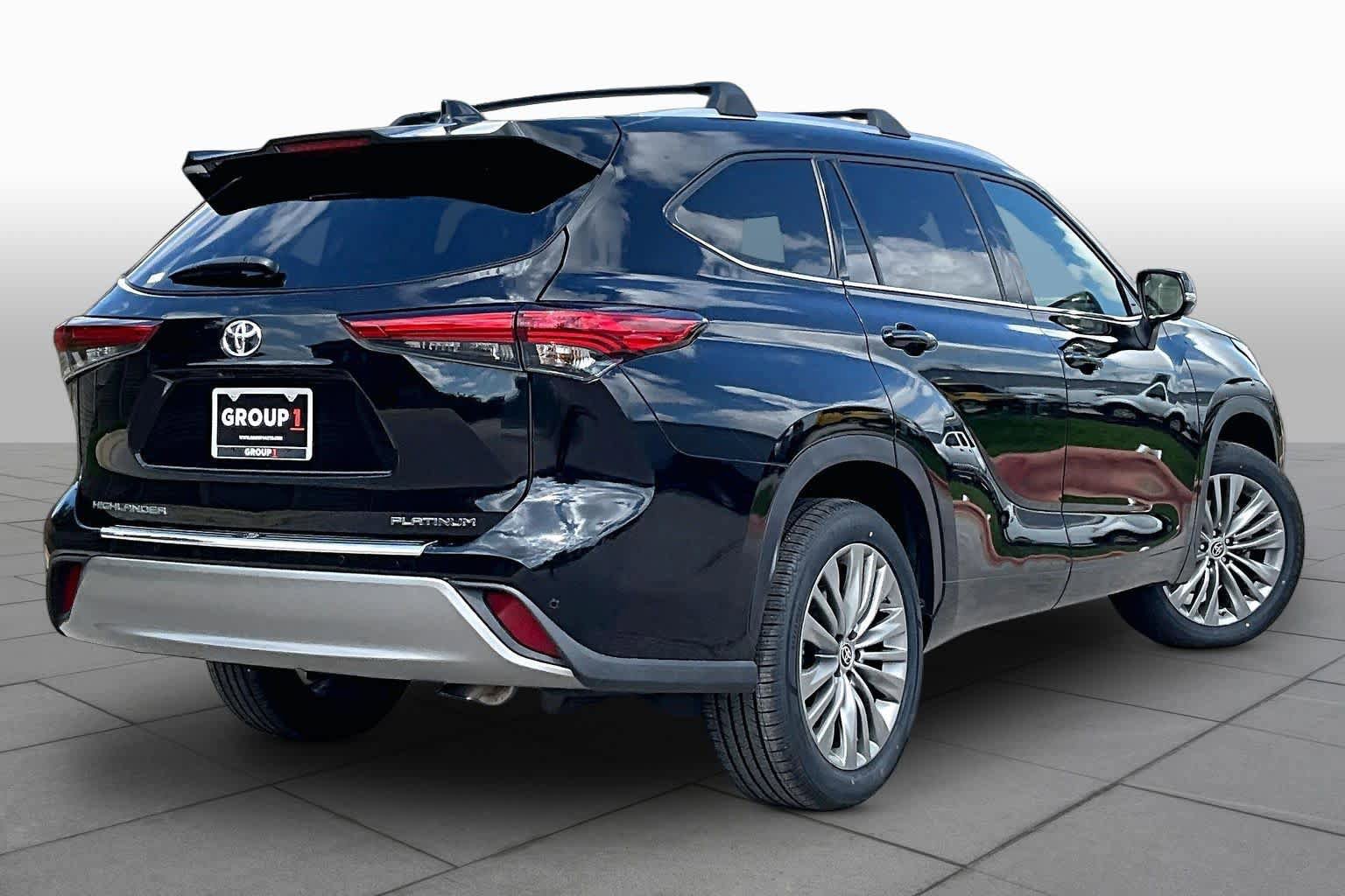 Used 2023 Toyota Highlander Platinum FWD image 13
