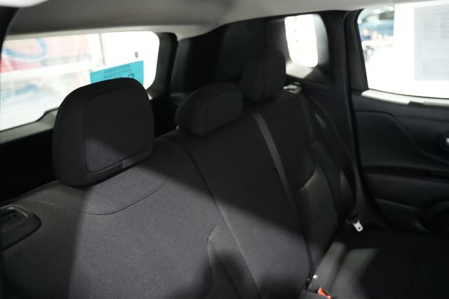 Used 2019 Jeep Renegade Altitude w/ Quick Order Package 2XM AWD/4WD image 17