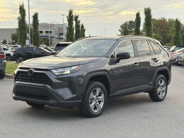 Used 2025 Toyota RAV4 LE AWD/4WD image 4