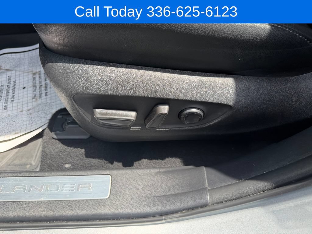 Used 2021 Toyota Highlander Limited FWD image 16