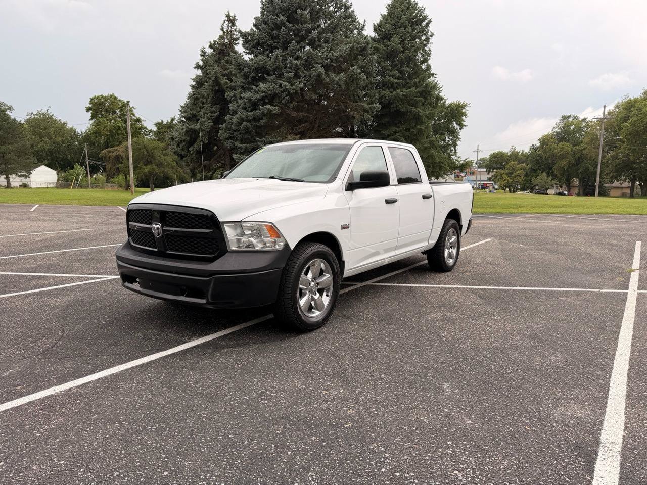 Used 2014 RAM 1500 4x4 Crew Cab image 4