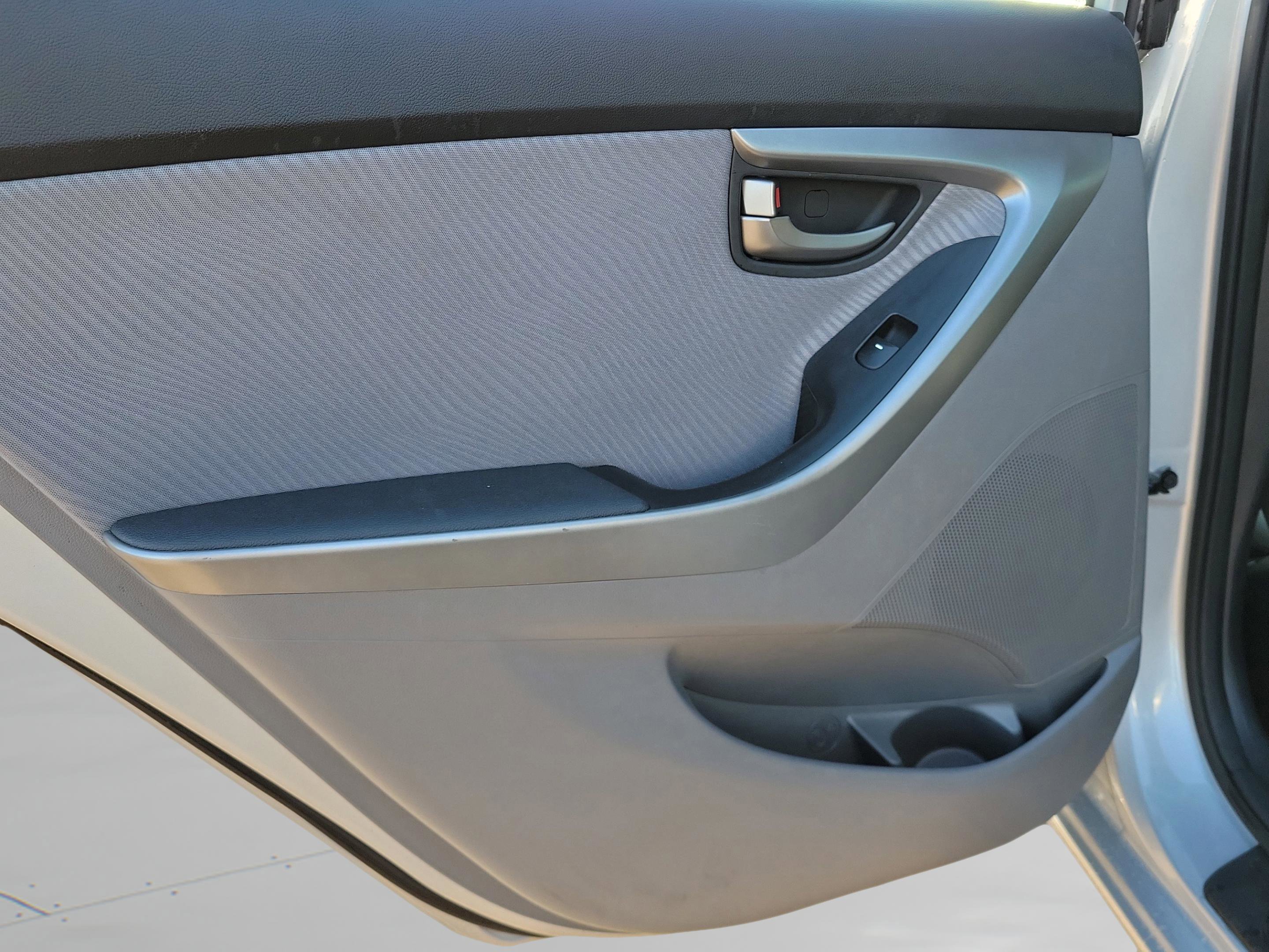 Used 2013 Hyundai Elantra GLS w/ Preferred Pkg image 10