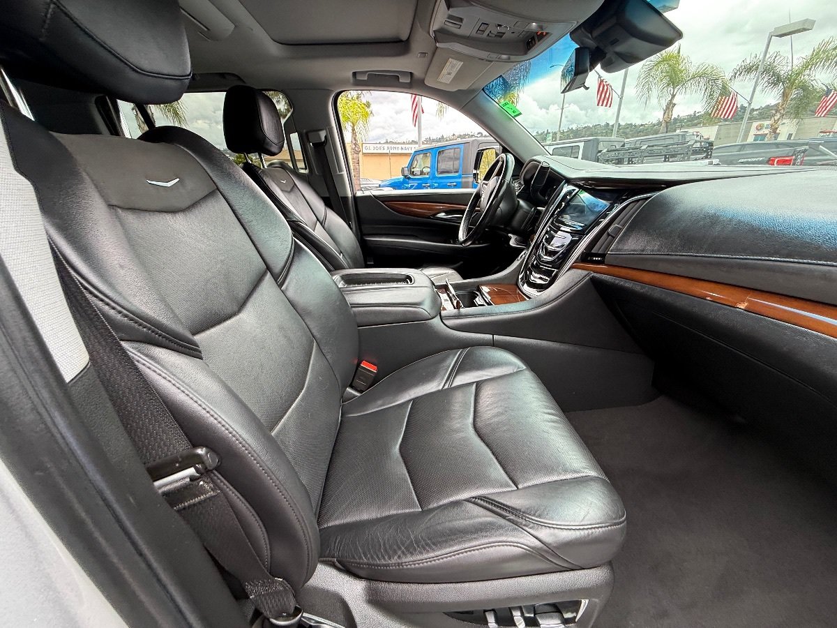 Used 2019 Cadillac Escalade ESV Premium Luxury AWD/4WD image 19