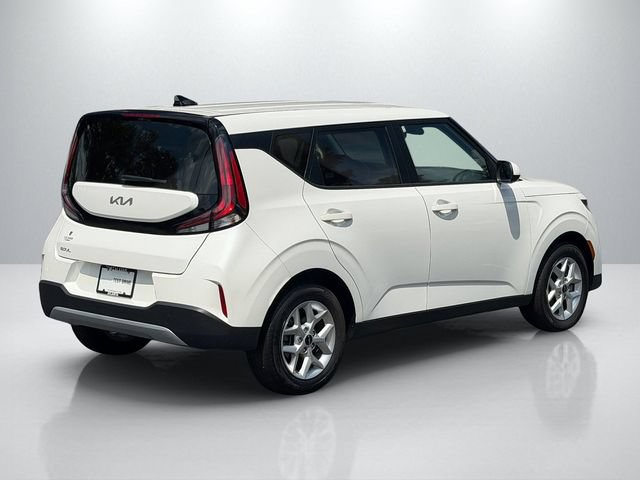 Certified 2025 Kia Soul LX w/ LX Technology Package FWD image 9