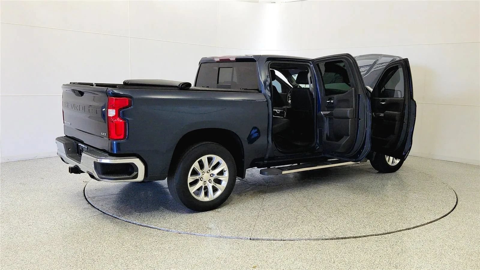 Used 2019 Chevrolet Silverado 1500 LTZ AWD/4WD image 12