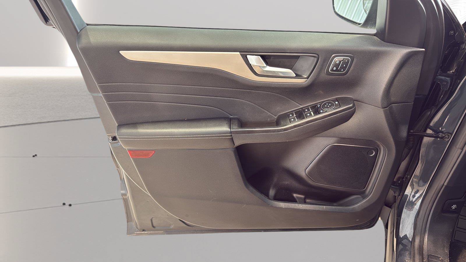 Used 2022 Ford Escape SEL w/ Technology Package FWD image 22