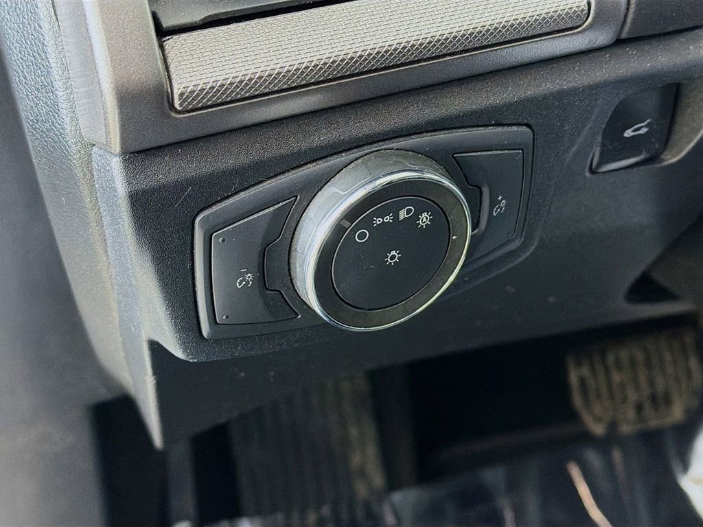 Used 2020 Ford Fusion SE image 25