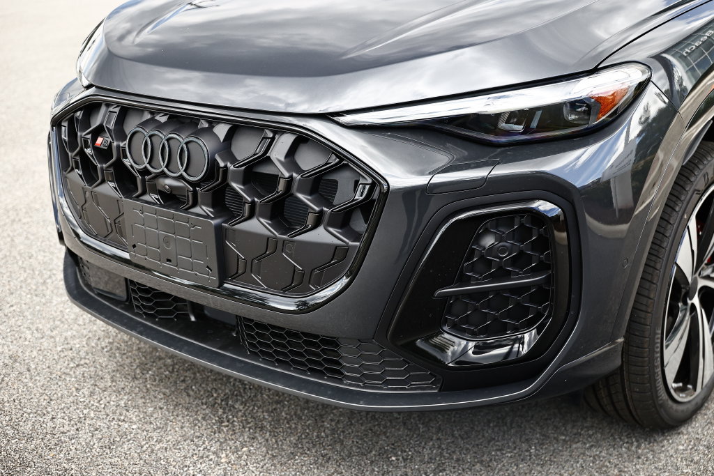 New 2026 Audi SQ5 Prestige AWD/4WD image 12