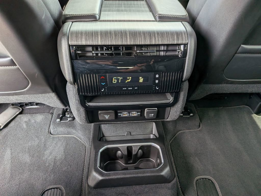 Used 2024 Jeep Wagoneer Series III w/ Convenience Group I AWD/4WD image 31