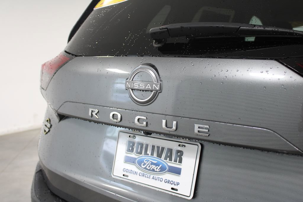 Used 2023 Nissan Rogue S image 13
