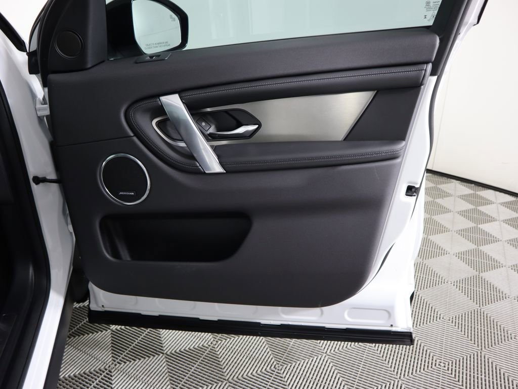Used 2024 Land Rover Discovery Sport Dynamic SE image 26