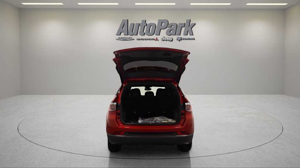 Used 2026 Jeep Compass Latitude AWD/4WD image 11