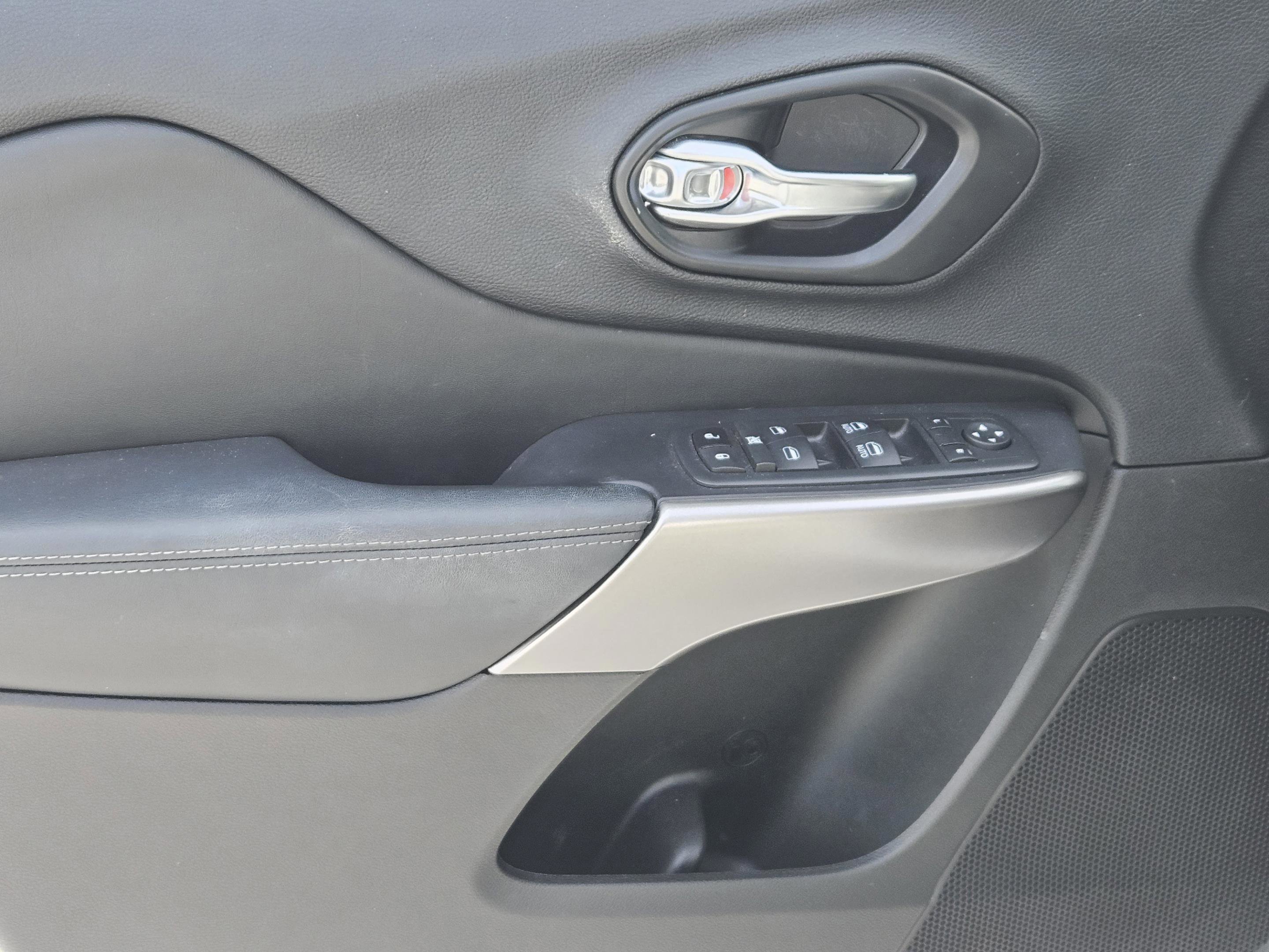 Used 2021 Jeep Cherokee Latitude Lux image 20