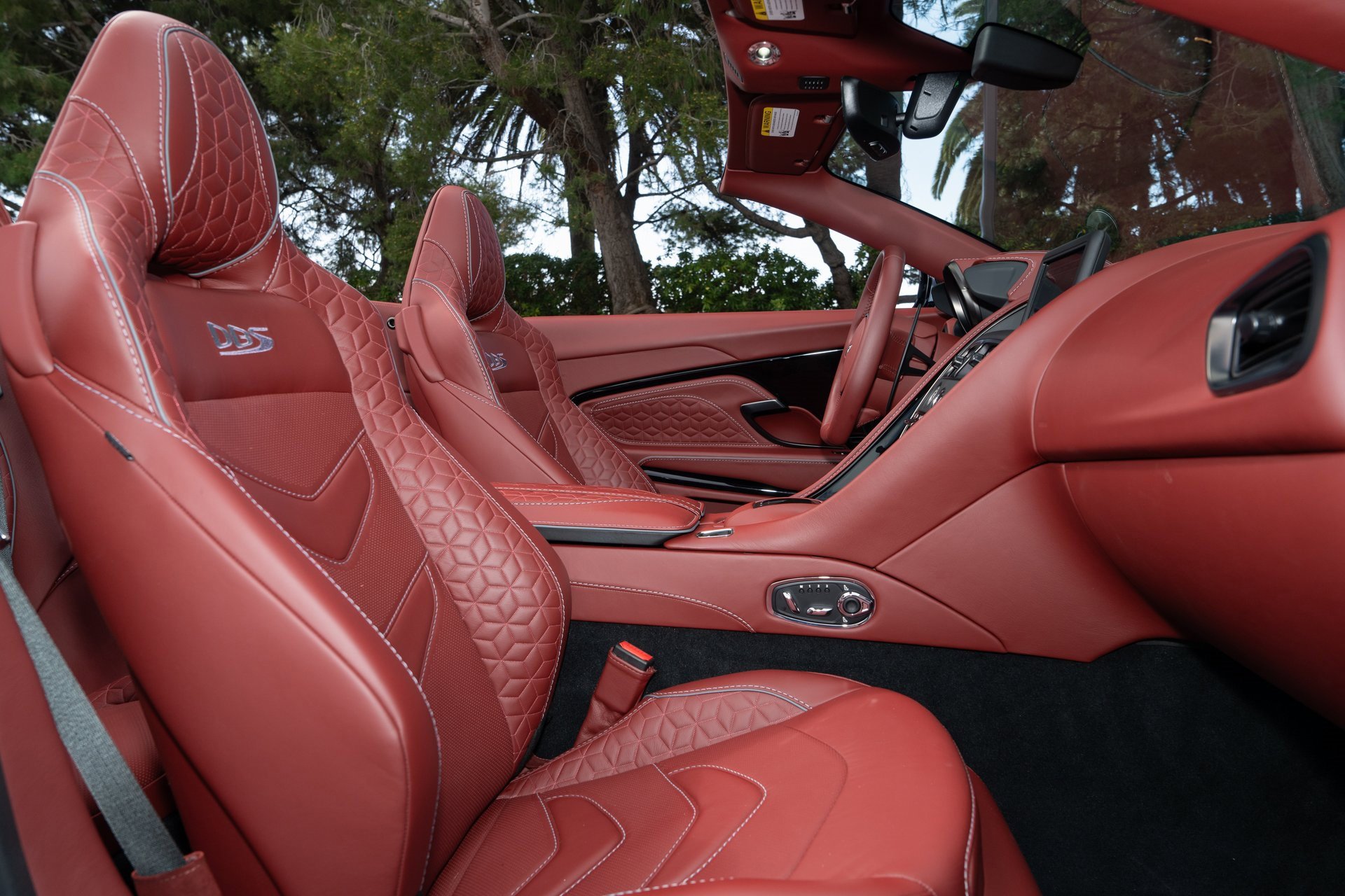 Used 2021 Aston Martin DBS Superleggera Volante image 23