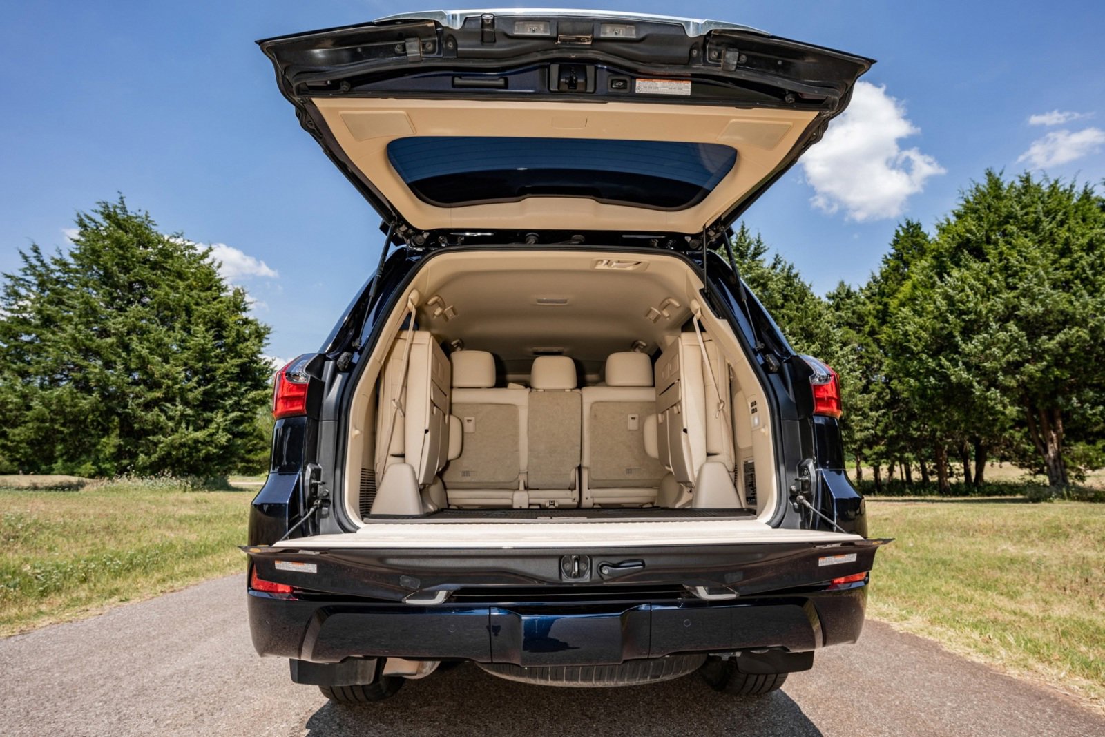 Used 2017 Lexus LX 570 4WD w/ Luxury Package image 31
